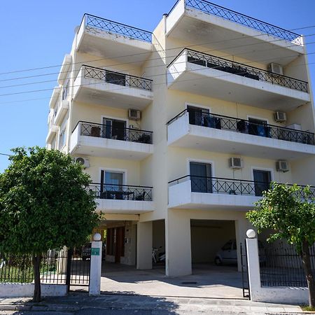 Alexander Apartments Airport Spáta Exterior foto